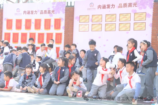 如何通过杯赛培养团队合作精神_0